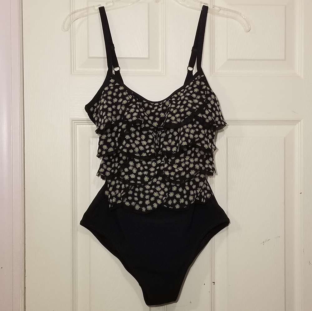 EUC Profile Flattering fit ruffle tiered one piece floral swimsuit